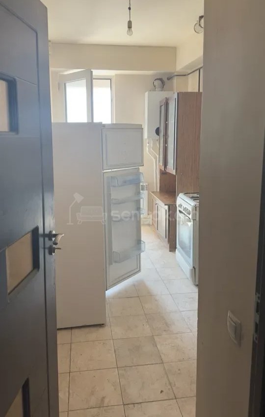 2 Սենյականոց Բնակարան Քարե Շենքում, 48քմ, 2/4 հարկ, Նորմալ Վիճակում, Կահավորված