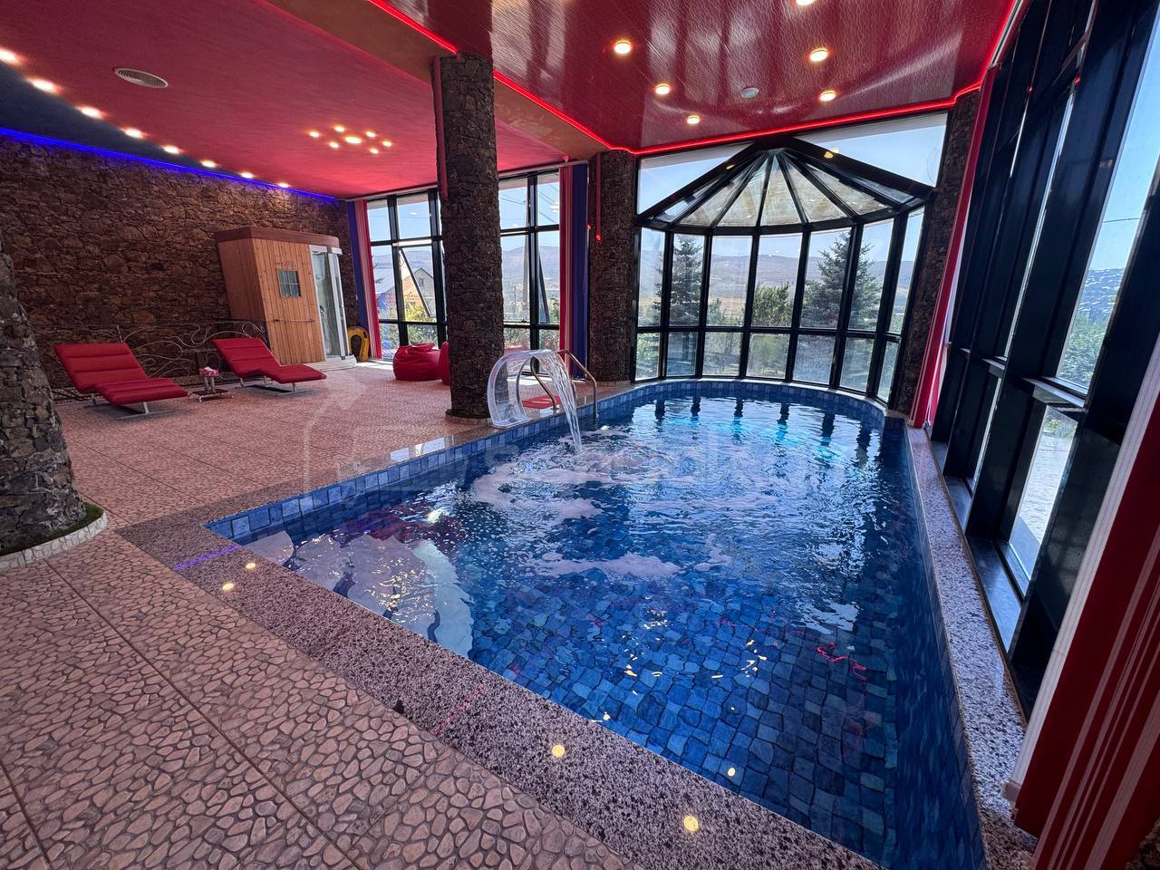 6 Սենյականոց Շքեղ Առանձնատուն, 300քմ, Լողավազանով