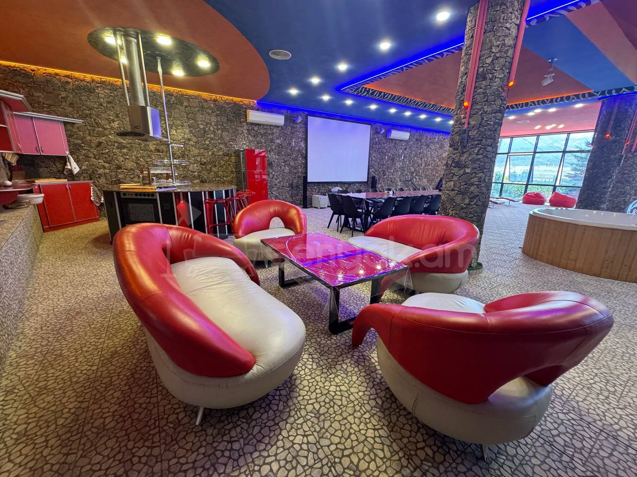 6 Սենյականոց Շքեղ Առանձնատուն, 300քմ, Լողավազանով