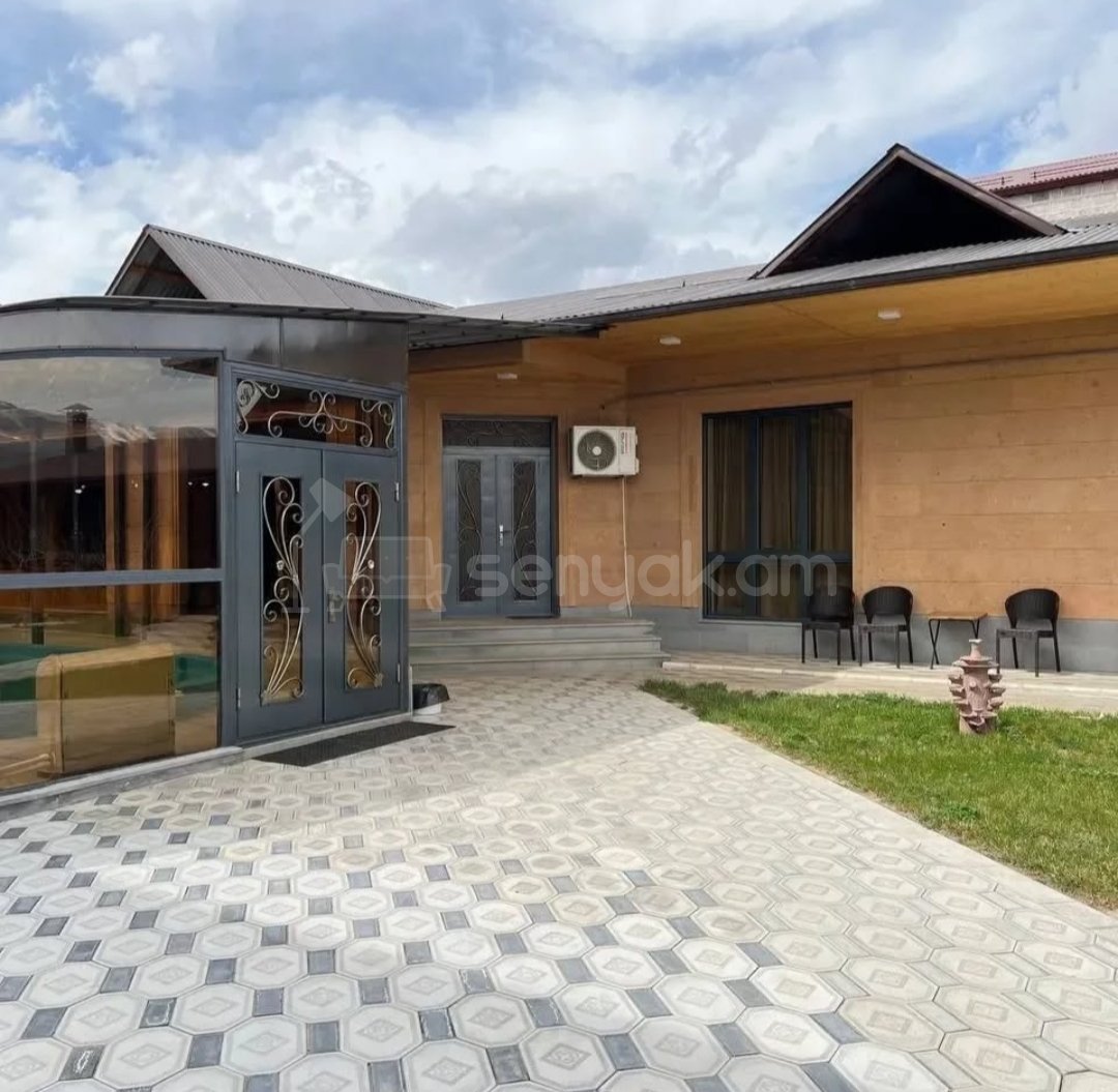 3 Սենյականոց Շքեղ Առանձնատուն, 200քմ, Լողավազանով