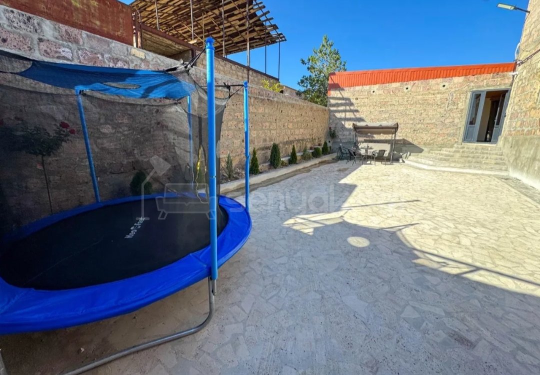 1 Սենյականոց Շքեղ Առանձնատուն, 150քմ, Լողավազանով