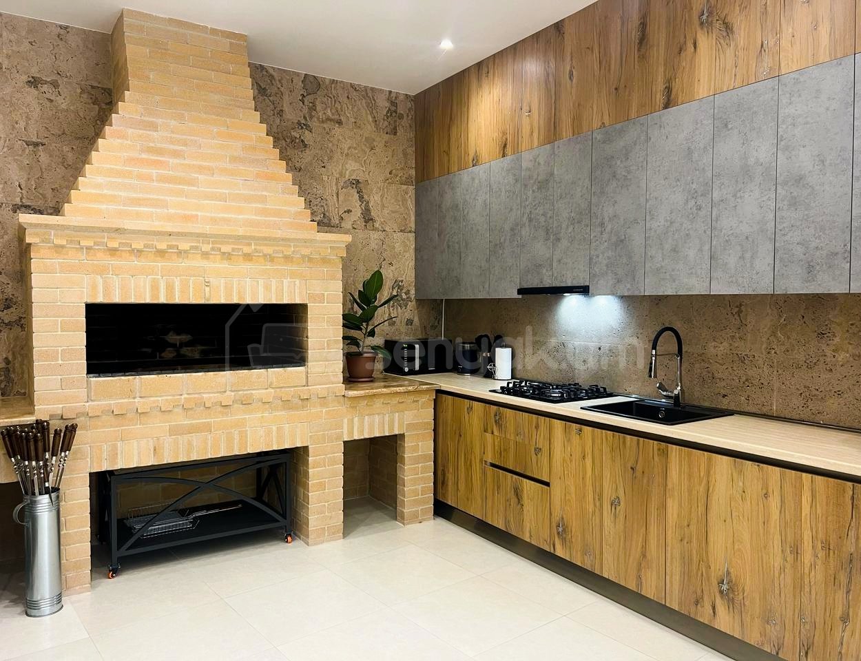 3 Սենյականոց Շքեղ Առանձնատուն, 200քմ, Լողավազանով