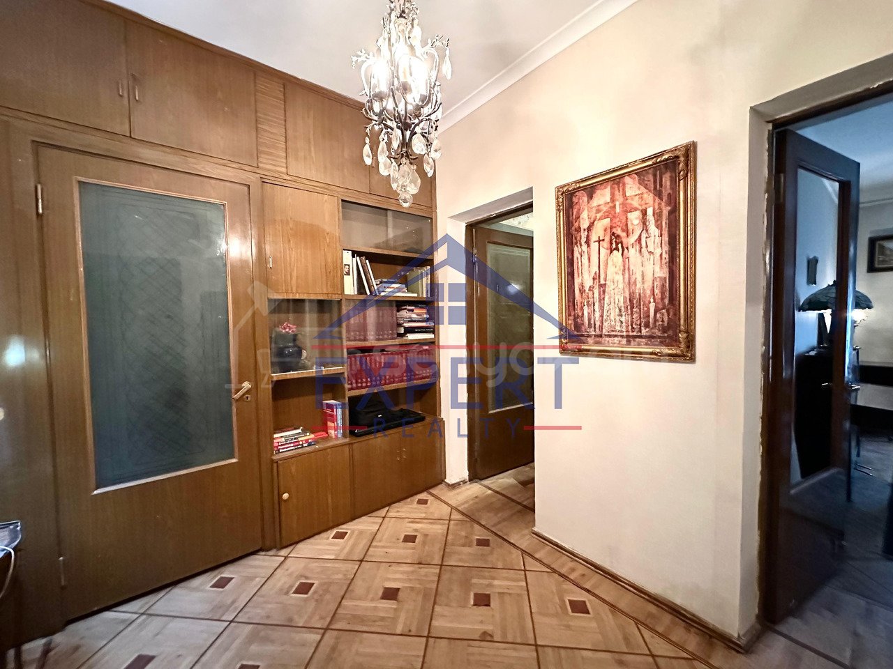 3 Սենյականոց Բնակարան Քարե Շենքում, 92քմ, 4/5 հարկ, Պետական Վիճակում