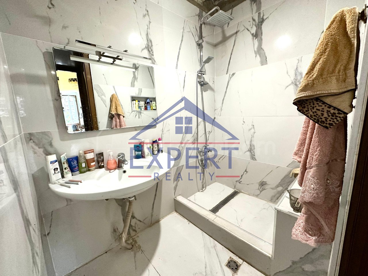 3 Սենյականոց Բնակարան Քարե Շենքում, 92քմ, 4/5 հարկ, Պետական Վիճակում