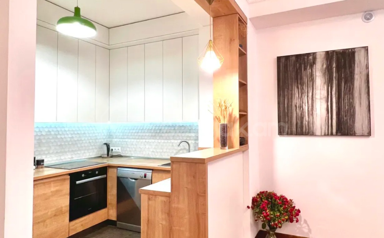 3 Սենյականոց Բնակարան, 98քմ, 8/8 հարկ, Դիզայներական Վերանորոգված, Կահավորված, Արևկող