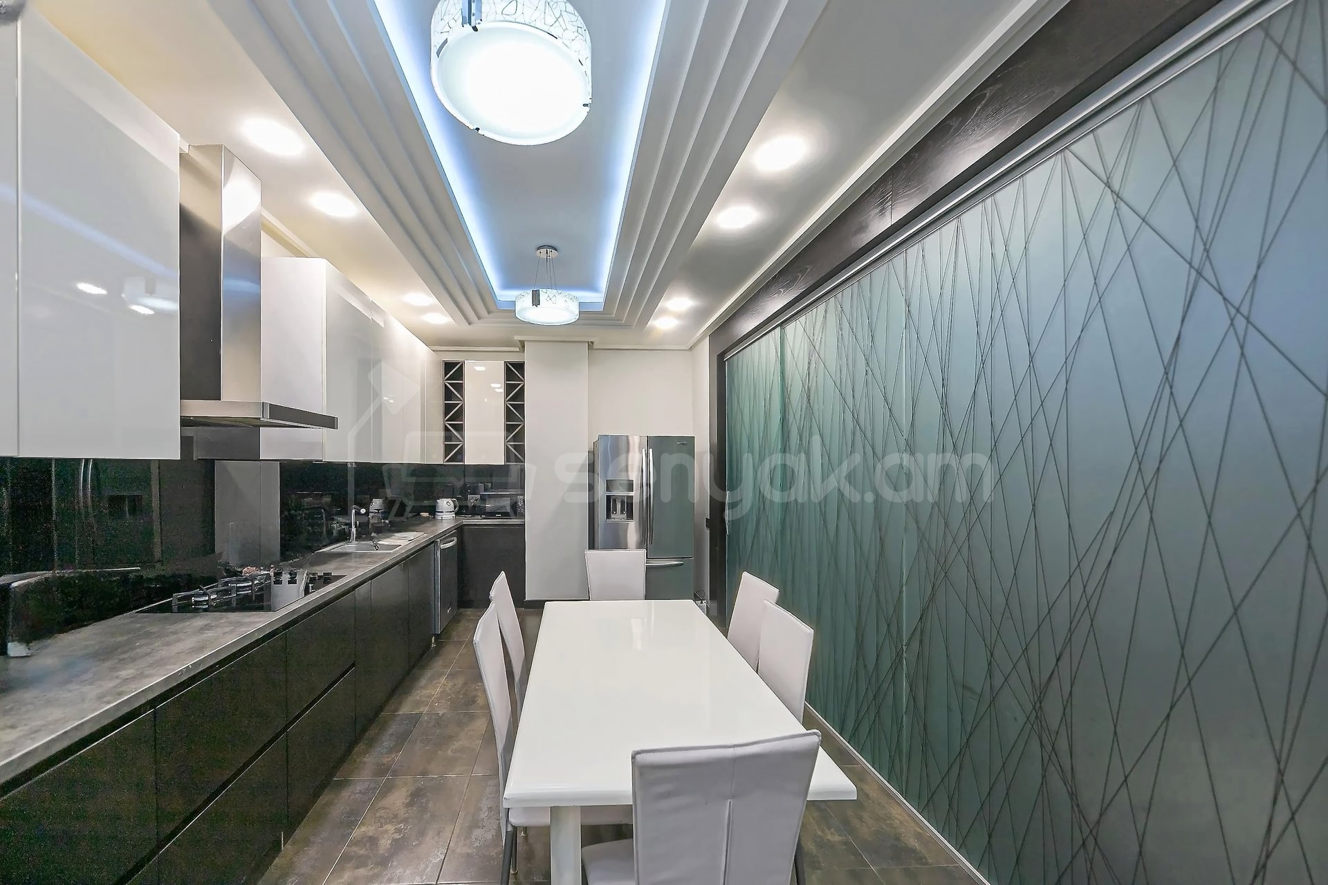 4 Սենյականոց Բնակարան Նորակառույցում, 219քմ, 9/16 հարկ, Դիզայներական Վերանորոգված