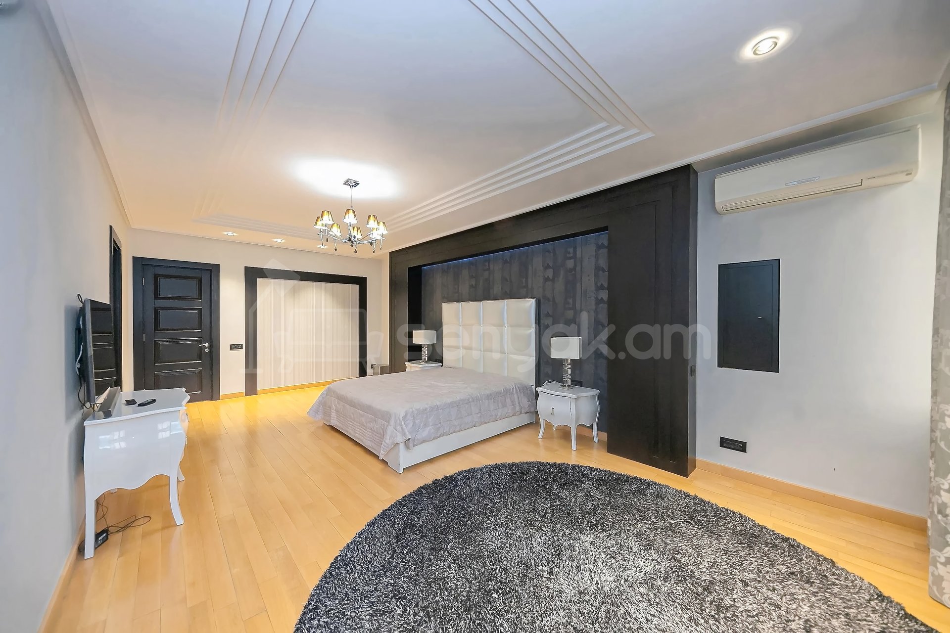 4 Սենյականոց Բնակարան Նորակառույցում, 219քմ, 9/16 հարկ, Դիզայներական Վերանորոգված