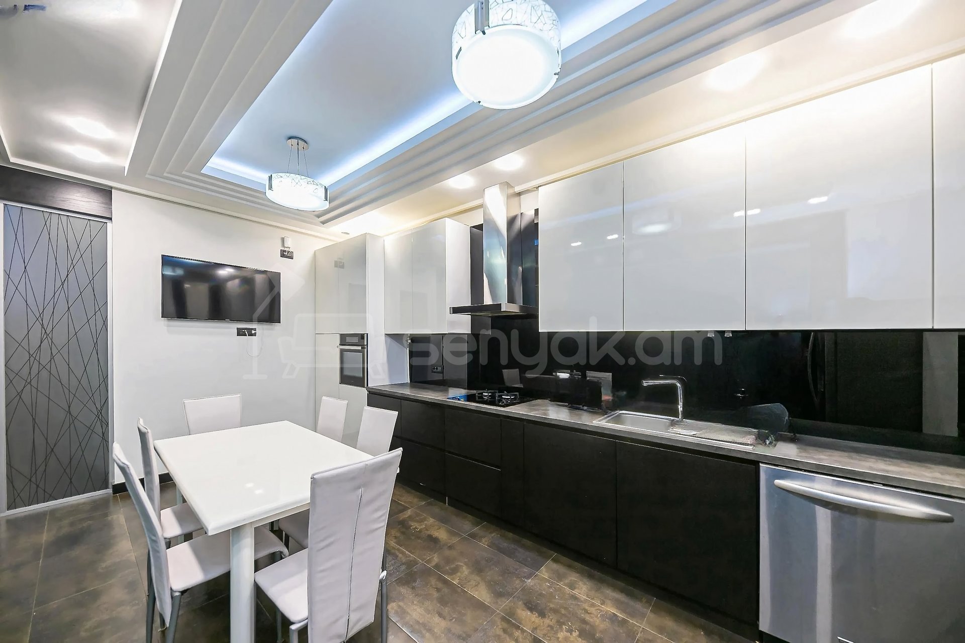 4 Սենյականոց Բնակարան Նորակառույցում, 219քմ, 9/16 հարկ, Դիզայներական Վերանորոգված