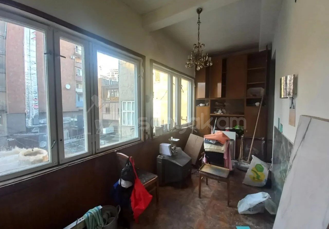 3 Սենյականոց Բնակարան Քարե Շենքում, 92քմ, 4/5 հարկ, Նորմալ Վիճակում