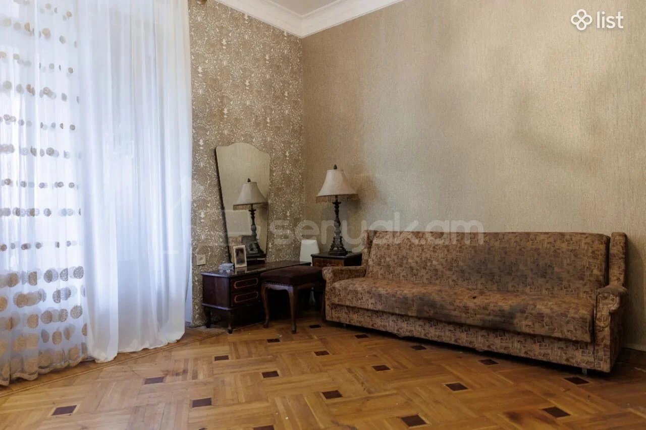 3 Սենյականոց Բնակարան Քարե Շենքում, 92քմ, 4/5 հարկ, Նորմալ Վիճակում