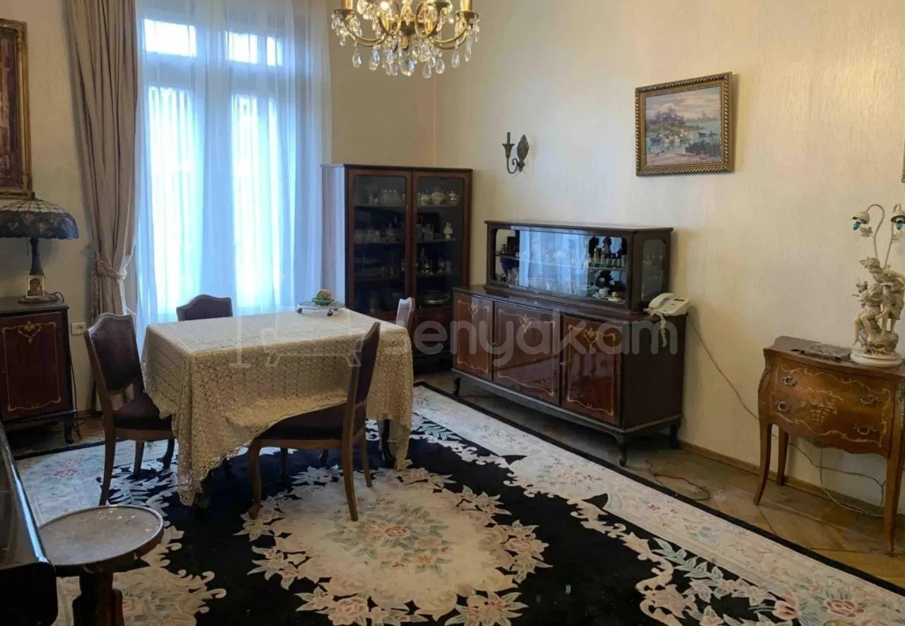 3 Սենյականոց Բնակարան Քարե Շենքում, 92քմ, 4/5 հարկ, Նորմալ Վիճակում