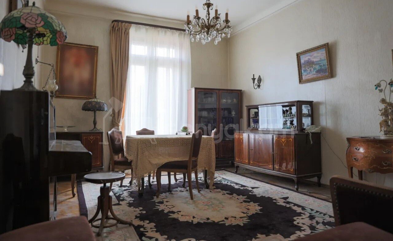 3 Սենյականոց Բնակարան Քարե Շենքում, 92քմ, 4/5 հարկ, Նորմալ Վիճակում