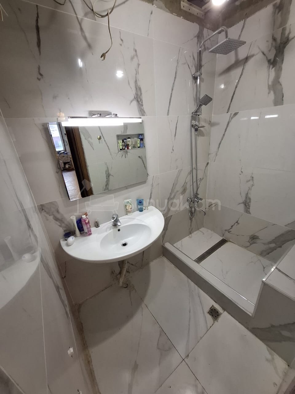 3 Սենյականոց Բնակարան Քարե Շենքում, 92քմ, 4/5 հարկ, Նորմալ Վիճակում