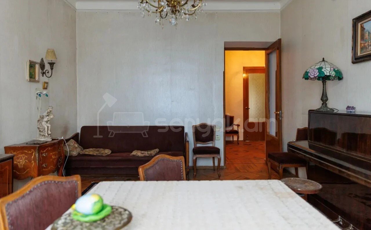 3 Սենյականոց Բնակարան Քարե Շենքում, 92քմ, 4/5 հարկ, Նորմալ Վիճակում