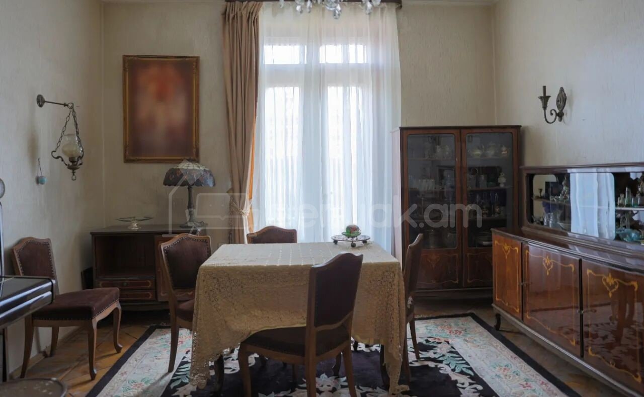 3 Սենյականոց Բնակարան Քարե Շենքում, 92քմ, 4/5 հարկ, Նորմալ Վիճակում