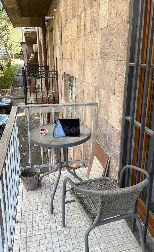 2 Սենյականոց Բնակարան Քարե Շենքում, 58քմ, 2/5 հարկ, Կապիտալ Վերանորոգված