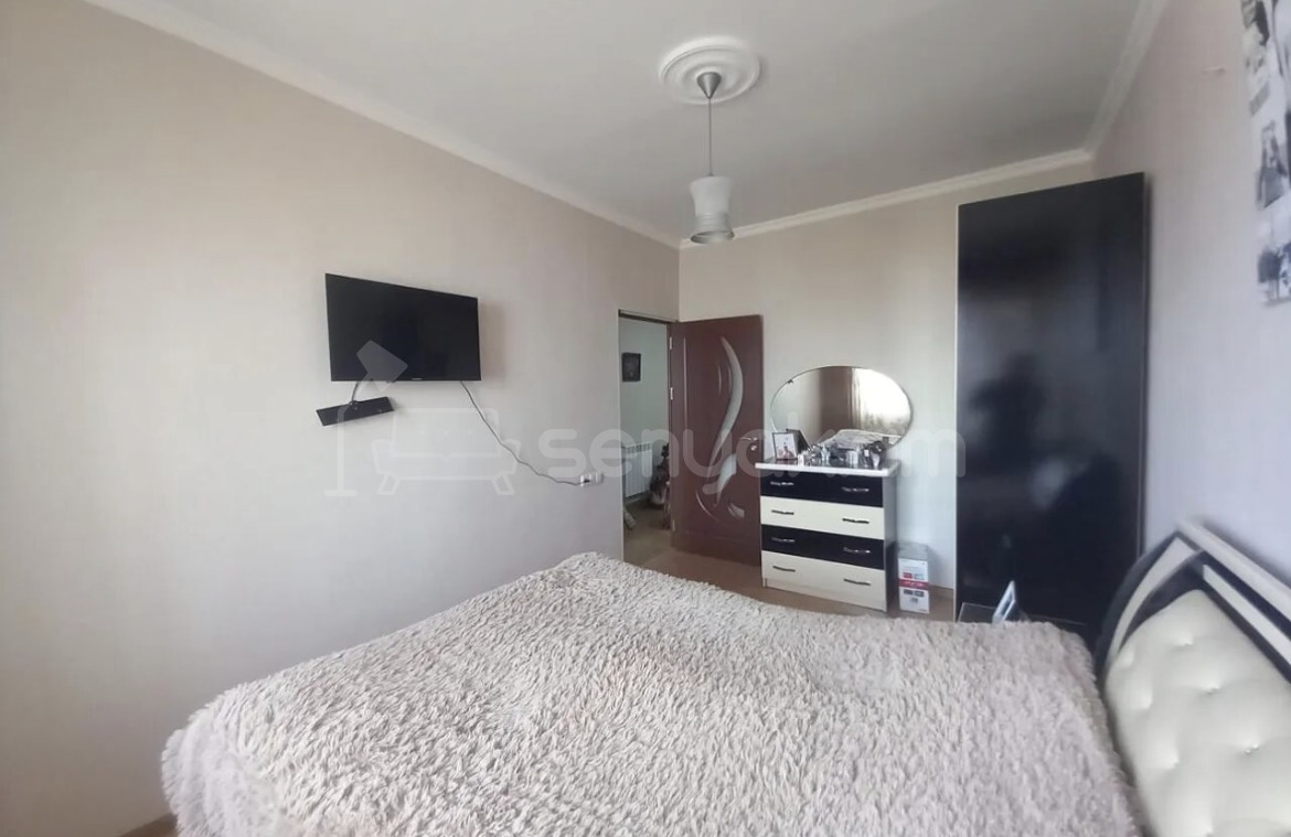 3 Սենյականոց Բնակարան Քարե Շենքում, 80քմ, 5/5 հարկ, Նորմալ Վիճակում