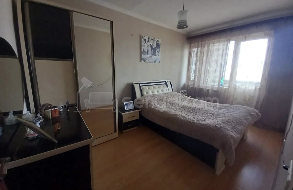 3 Սենյականոց Բնակարան Քարե Շենքում, 80քմ, 5/5 հարկ, Նորմալ Վիճակում