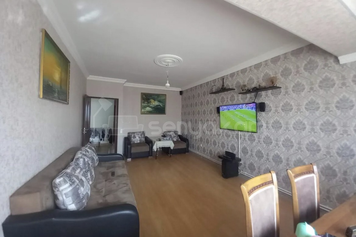 3 Սենյականոց Բնակարան Քարե Շենքում, 80քմ, 5/5 հարկ, Նորմալ Վիճակում