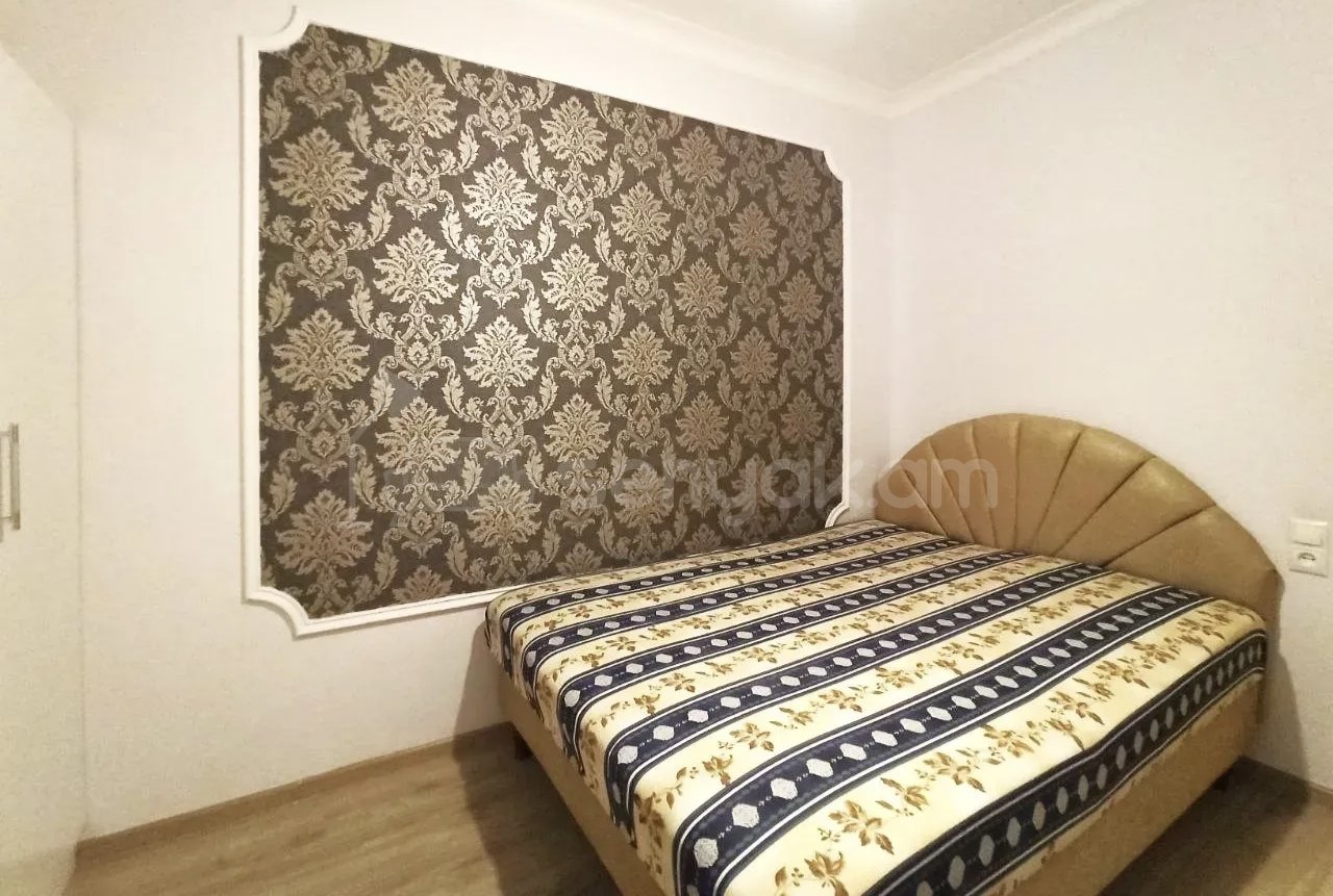 2 Սենյականոց Բնակարան Քարե Շենքում, 54քմ, 2/4 հարկ, Նորմալ Վիճակում, Կահավորված, Արևկող