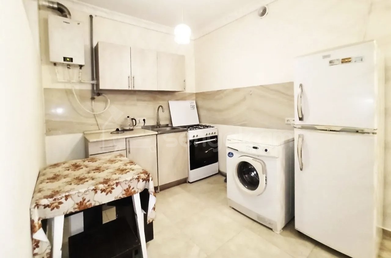 2 Սենյականոց Բնակարան Քարե Շենքում, 54քմ, 2/4 հարկ, Նորմալ Վիճակում, Կահավորված, Արևկող