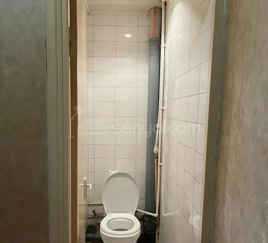 2 Սենյականոց Բնակարան Քարե Շենքում, 54քմ, 2/4 հարկ, Նորմալ Վիճակում, Կահավորված, Արևկող