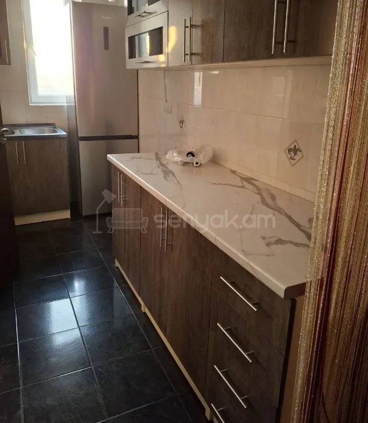 1 Սենյականոց Բնակարան Քարե Շենքում, 38քմ, 2/4 հարկ, Նորմալ Վիճակում, Կահավորված