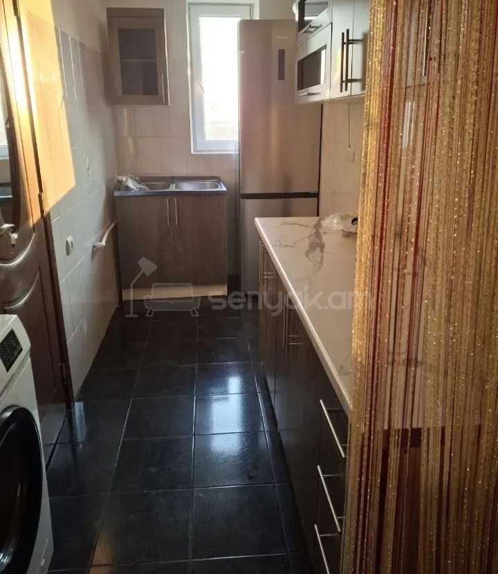 1 Սենյականոց Բնակարան Քարե Շենքում, 38քմ, 2/4 հարկ, Նորմալ Վիճակում, Կահավորված