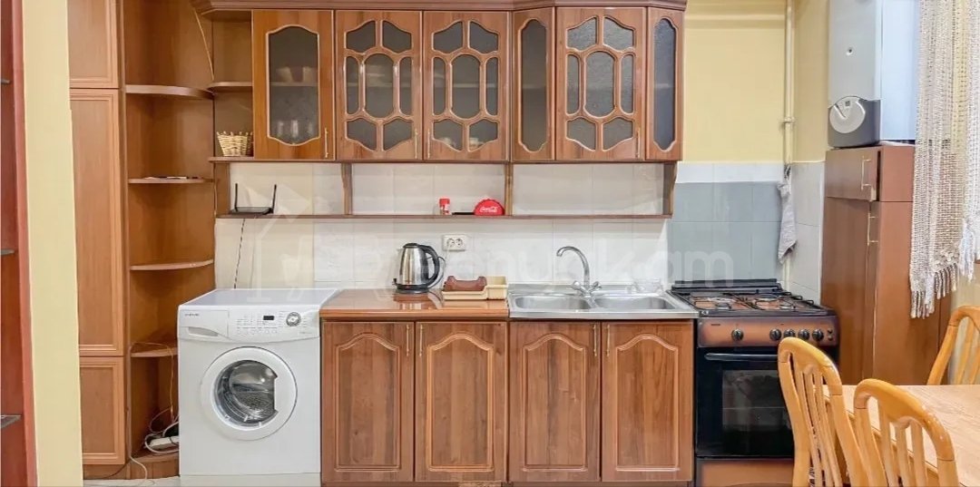 1 Սենյականոց Բնակարան Քարե Շենքում, 35քմ, 1/11 հարկ, Կապիտալ Վերանորոգված, Կահավորված