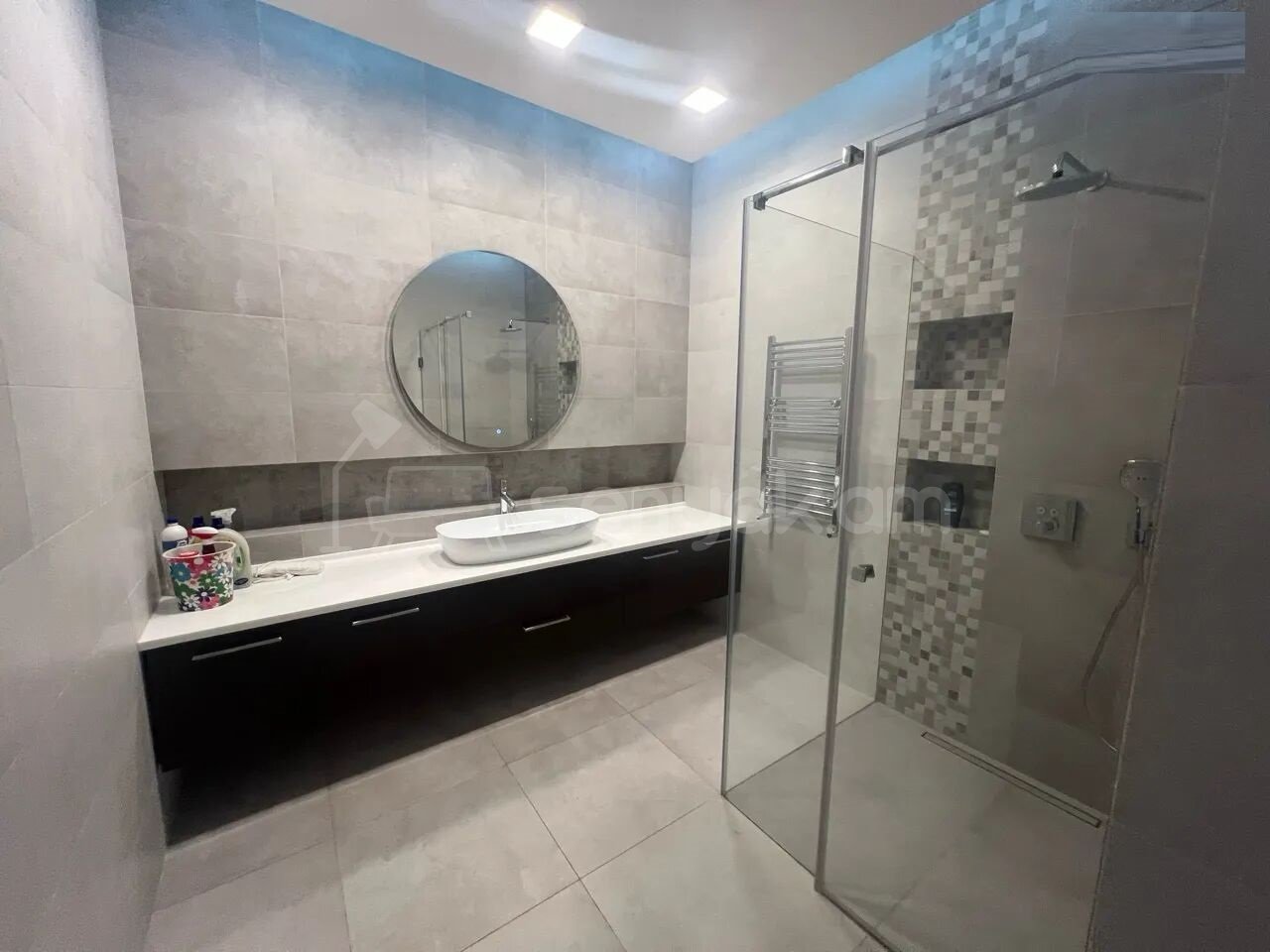 3 Սենյականոց Բնակարան Քարե Շենքում, 107քմ, 2/5 հարկ, Դիզայներական Վերանորոգված