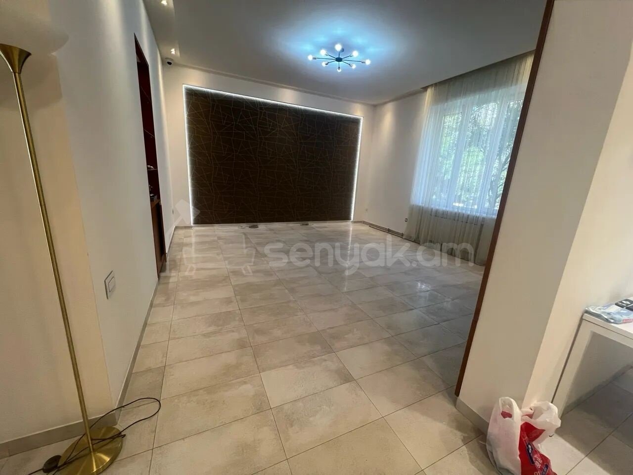 3 Սենյականոց Բնակարան Քարե Շենքում, 107քմ, 2/5 հարկ, Դիզայներական Վերանորոգված