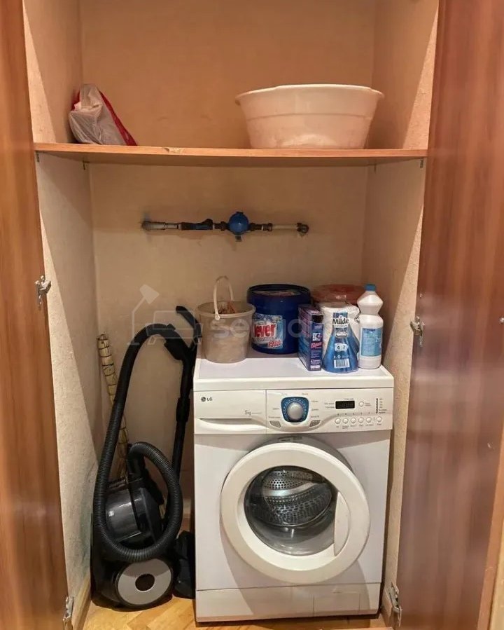 3 Սենյականոց Բնակարան Քարե Շենքում, 80քմ, 1/5 հարկ, Նորմալ Վիճակում, Կահավորված, Արևկող