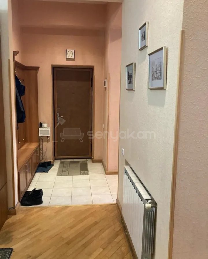 3 Սենյականոց Բնակարան Քարե Շենքում, 80քմ, 1/5 հարկ, Նորմալ Վիճակում, Կահավորված, Արևկող