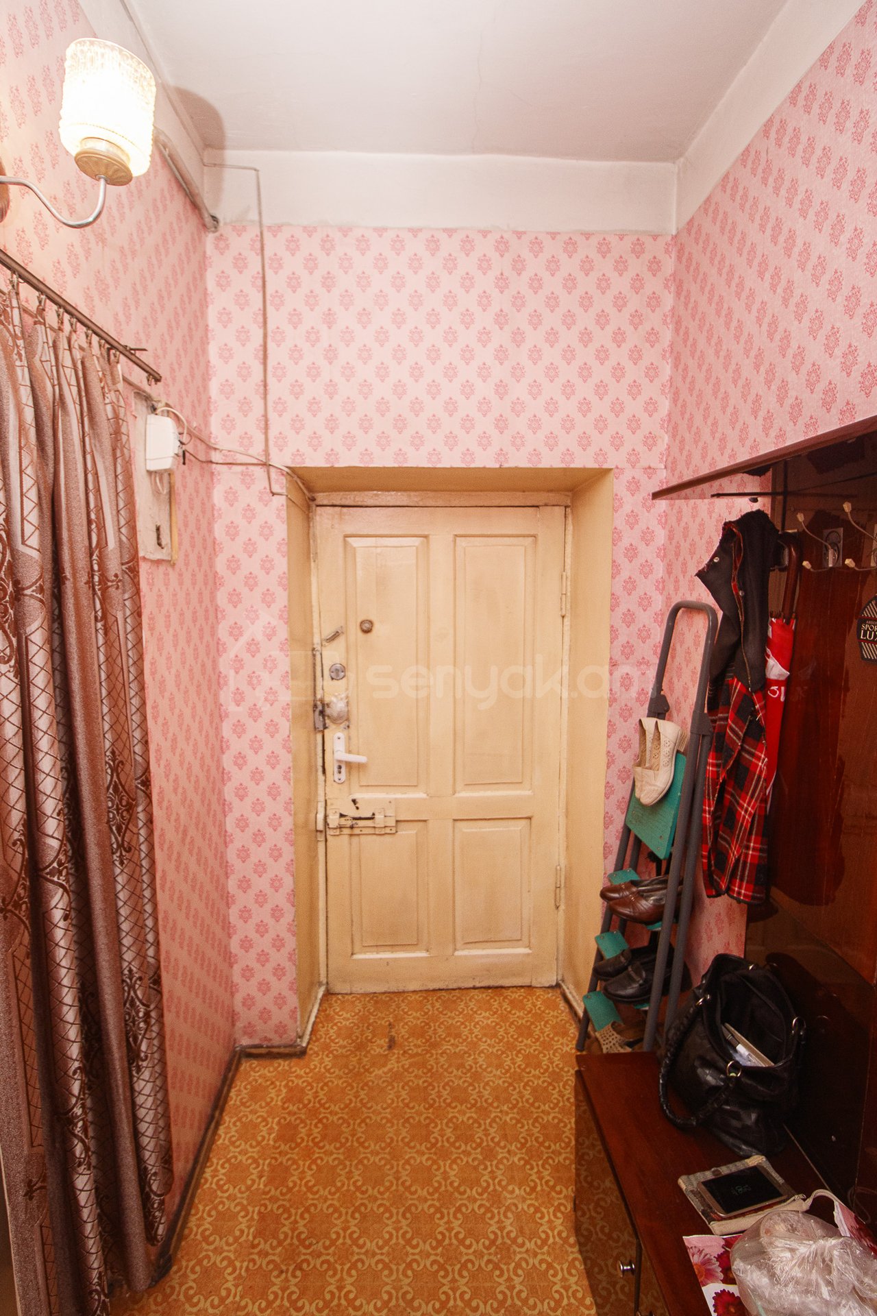 2 Սենյականոց Բնակարան Քարե Շենքում, 45քմ, 2/4 հարկ, Պետական Վիճակում