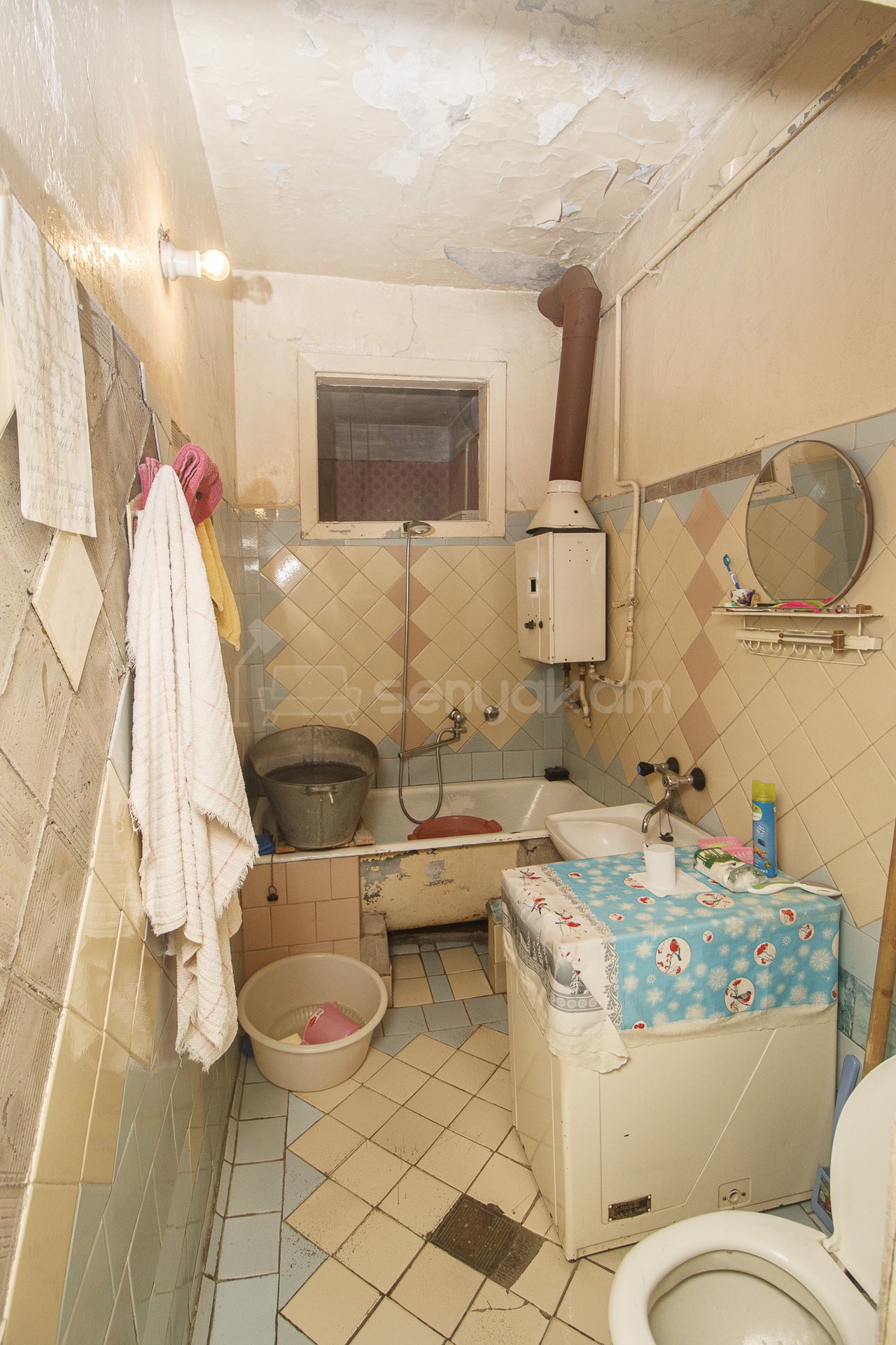 2 Սենյականոց Բնակարան Քարե Շենքում, 45քմ, 2/4 հարկ, Պետական Վիճակում