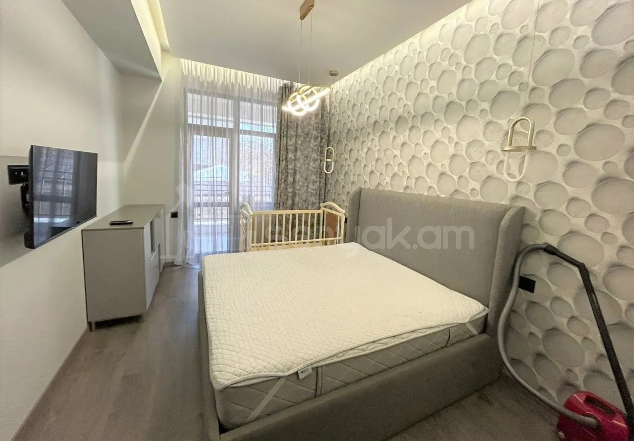 3 Սենյականոց Բնակարան Քարե Շենքում, 80քմ, 2/5 հարկ, Դիզայներական Վերանորոգված, Կահավորված, Արևկող