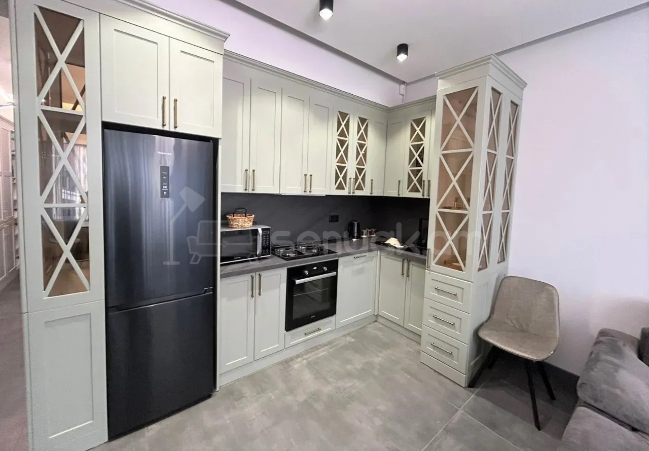 3 Սենյականոց Բնակարան Քարե Շենքում, 80քմ, 2/5 հարկ, Դիզայներական Վերանորոգված, Կահավորված, Արևկող