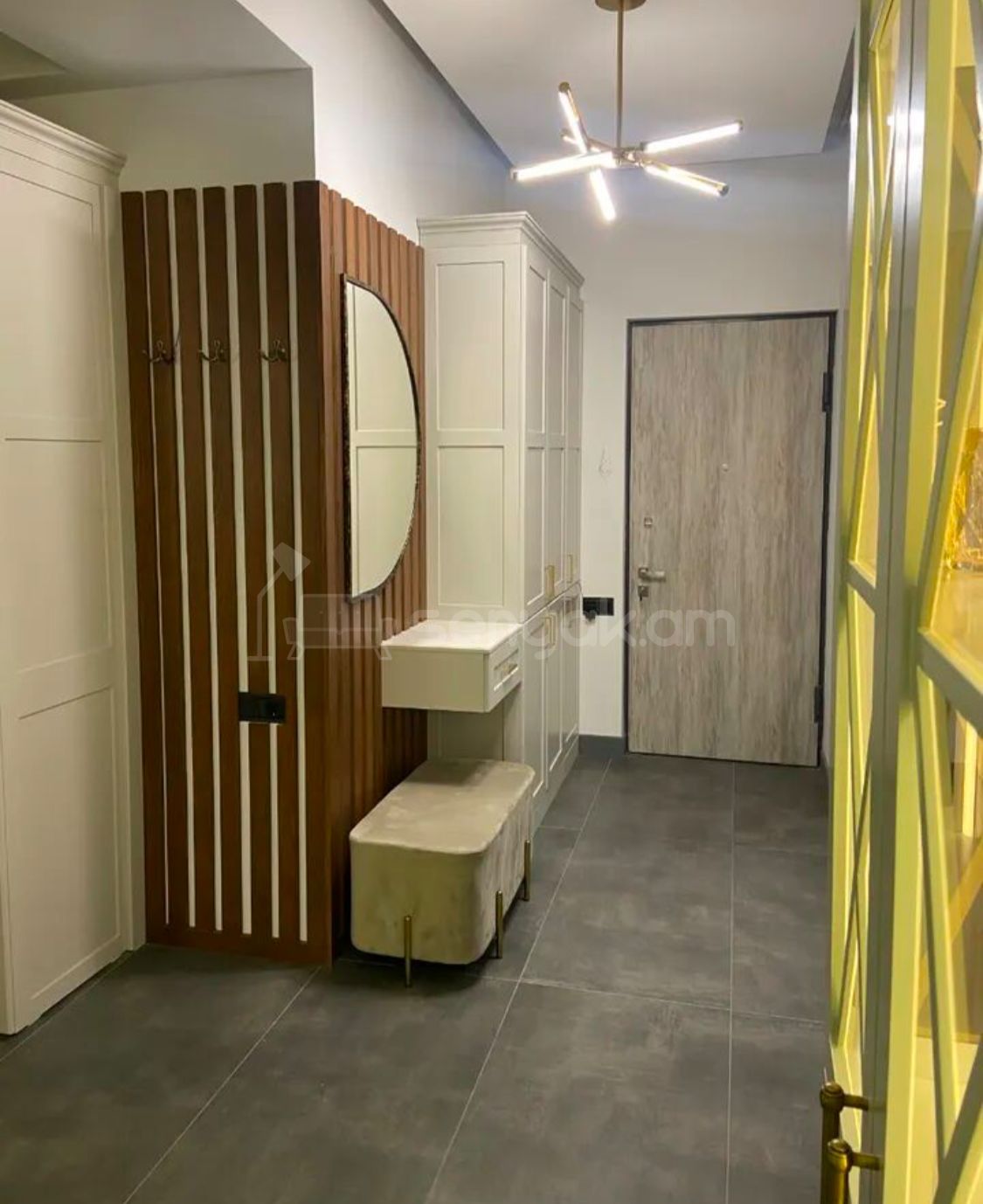 3 Սենյականոց Բնակարան Քարե Շենքում, 80քմ, 2/5 հարկ, Դիզայներական Վերանորոգված, Կահավորված, Արևկող