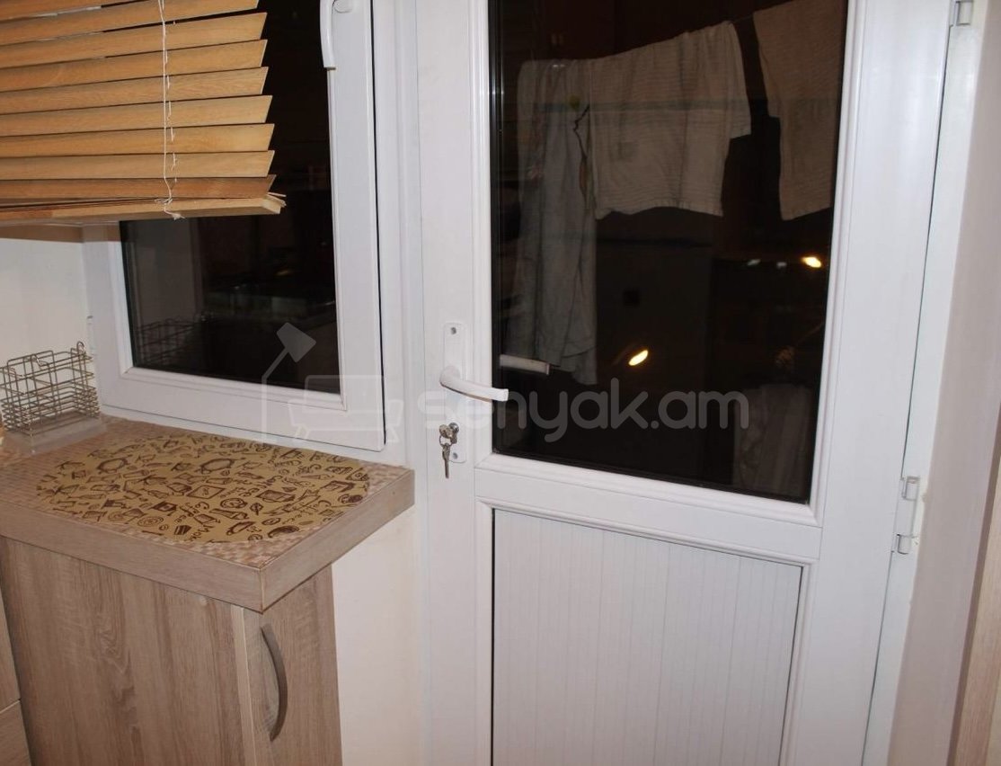 1 Սենյականոց Բնակարան Քարե Շենքում, 29քմ, 5/5 հարկ, Կոսմետիկ Վերանորոգված