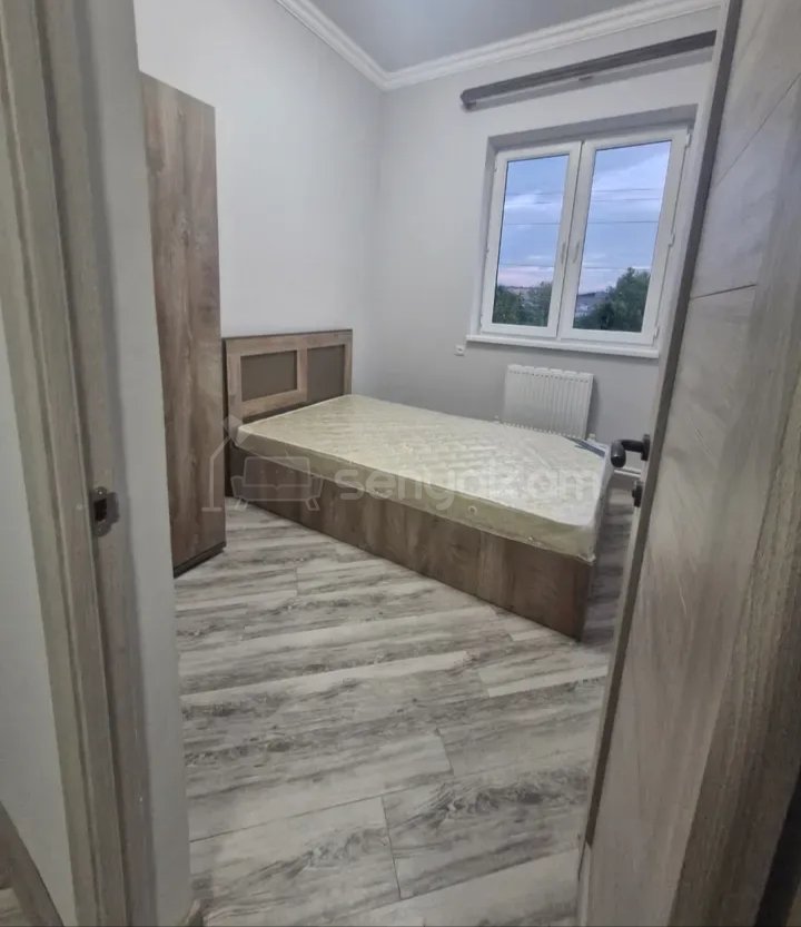 3 Սենյականոց Բնակարան Քարե Շենքում, 56քմ, 2/4 հարկ, Նորմալ Վիճակում, Կահավորված