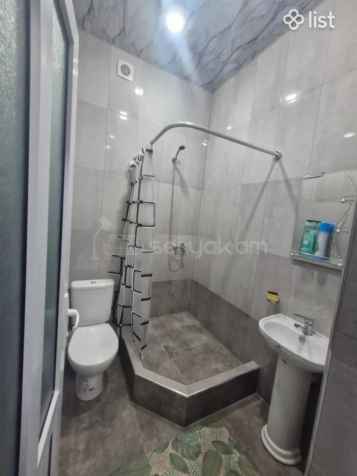 3 Սենյականոց Բնակարան Քարե Շենքում, 56քմ, 2/4 հարկ, Նորմալ Վիճակում, Կահավորված