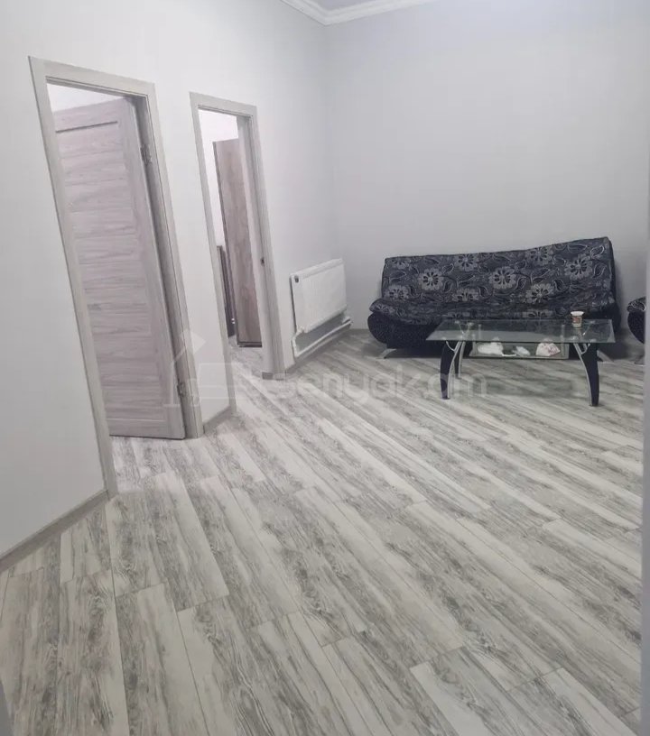 3 Սենյականոց Բնակարան Քարե Շենքում, 56քմ, 2/4 հարկ, Նորմալ Վիճակում, Կահավորված