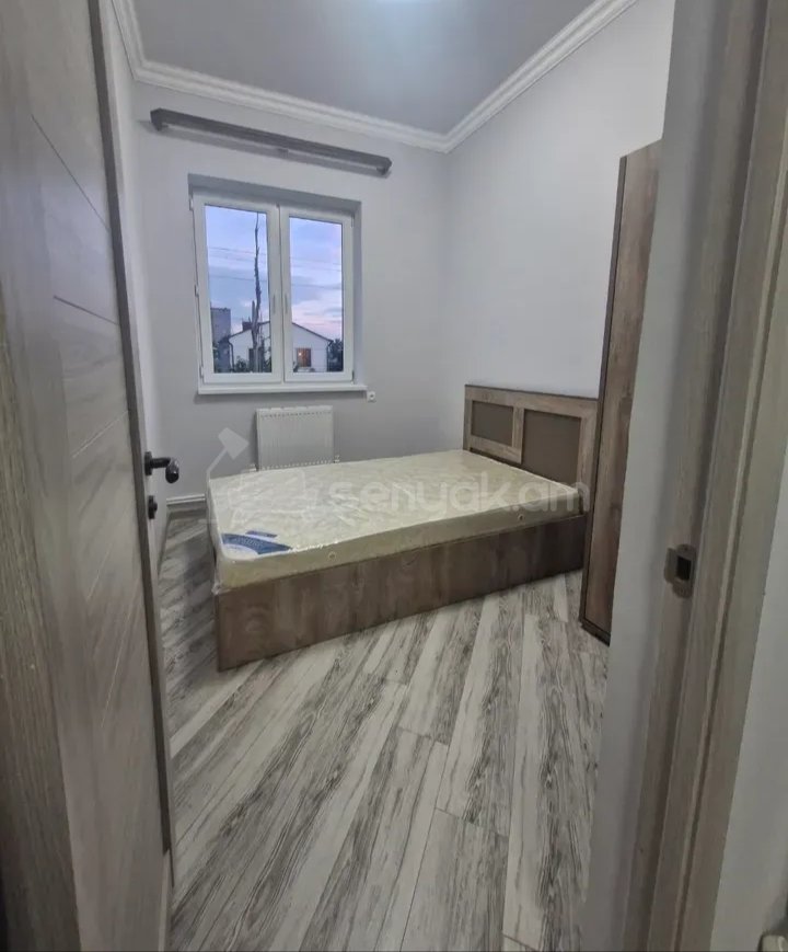 3 Սենյականոց Բնակարան Քարե Շենքում, 56քմ, 2/4 հարկ, Նորմալ Վիճակում, Կահավորված