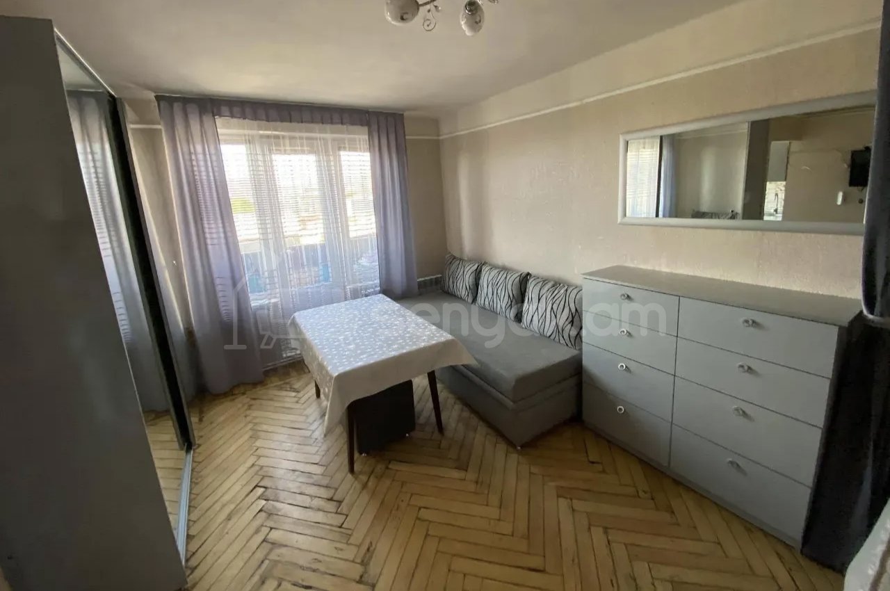 1 Սենյականոց Բնակարան Քարե Շենքում, 40քմ, 2/4 հարկ, Նորմալ Վիճակում, Կահավորված