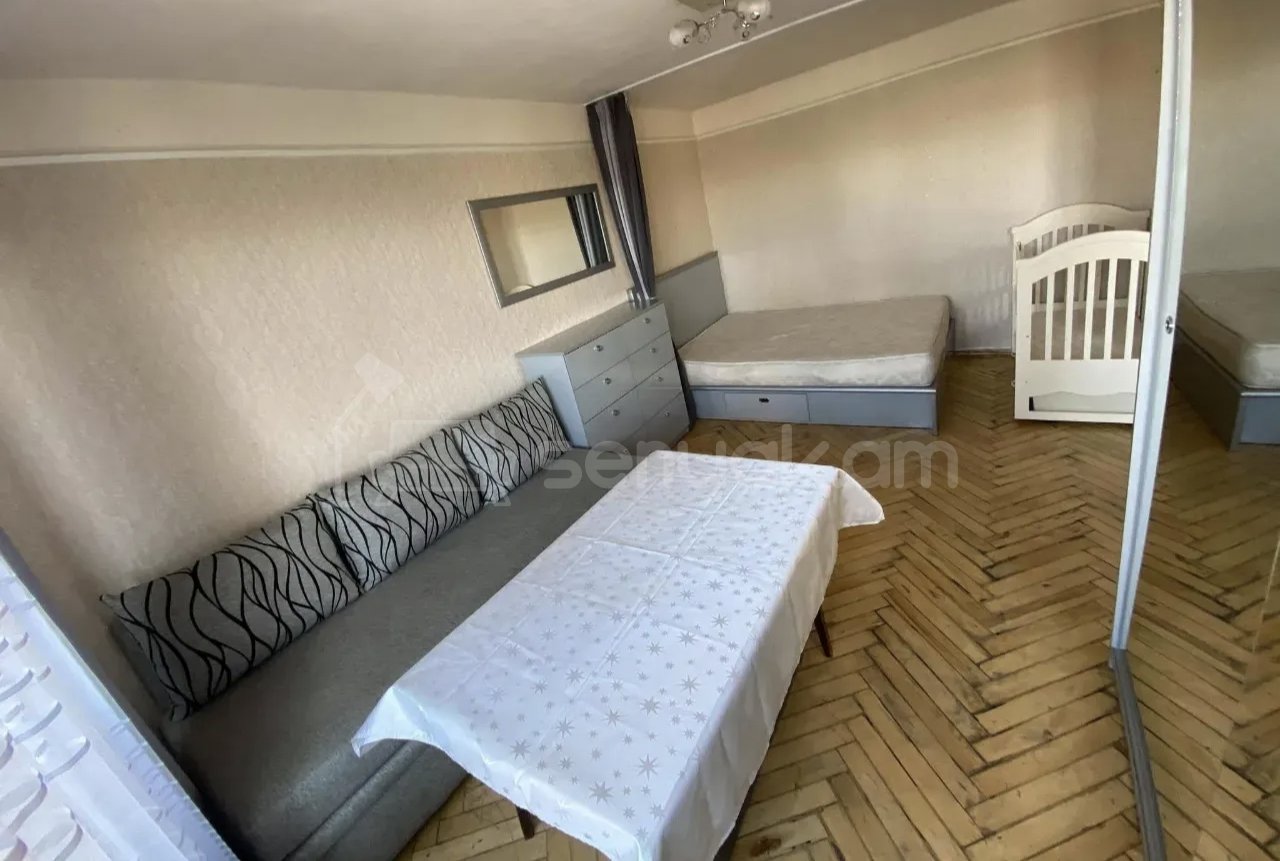 1 Սենյականոց Բնակարան Քարե Շենքում, 40քմ, 2/4 հարկ, Նորմալ Վիճակում, Կահավորված