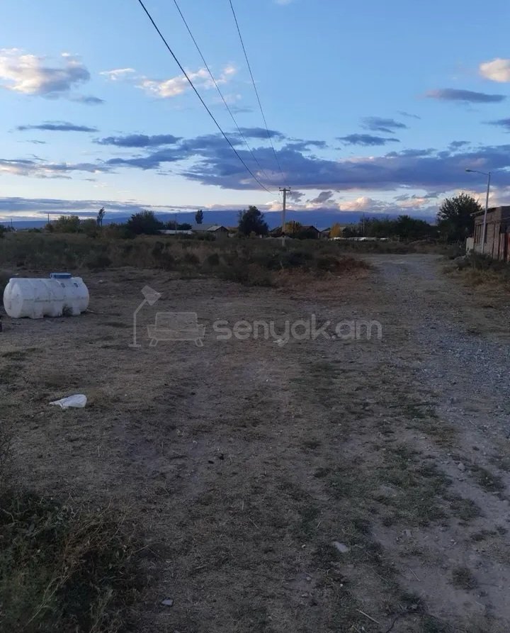 Բնակելի Նշանակության Հողատարածք, 890քմ