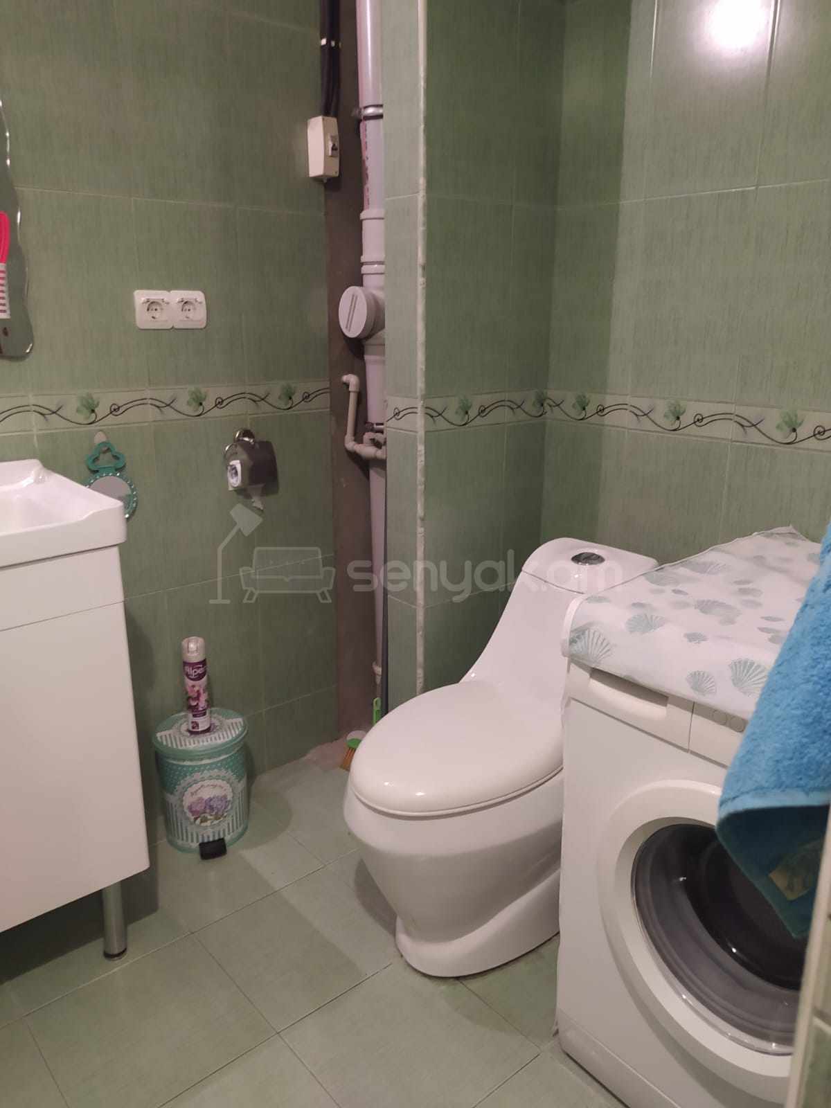 3 Սենյականոց Բնակարան Քարե Շենքում, 80քմ, 2/5 հարկ, Նորմալ Վիճակում, Կահավորված