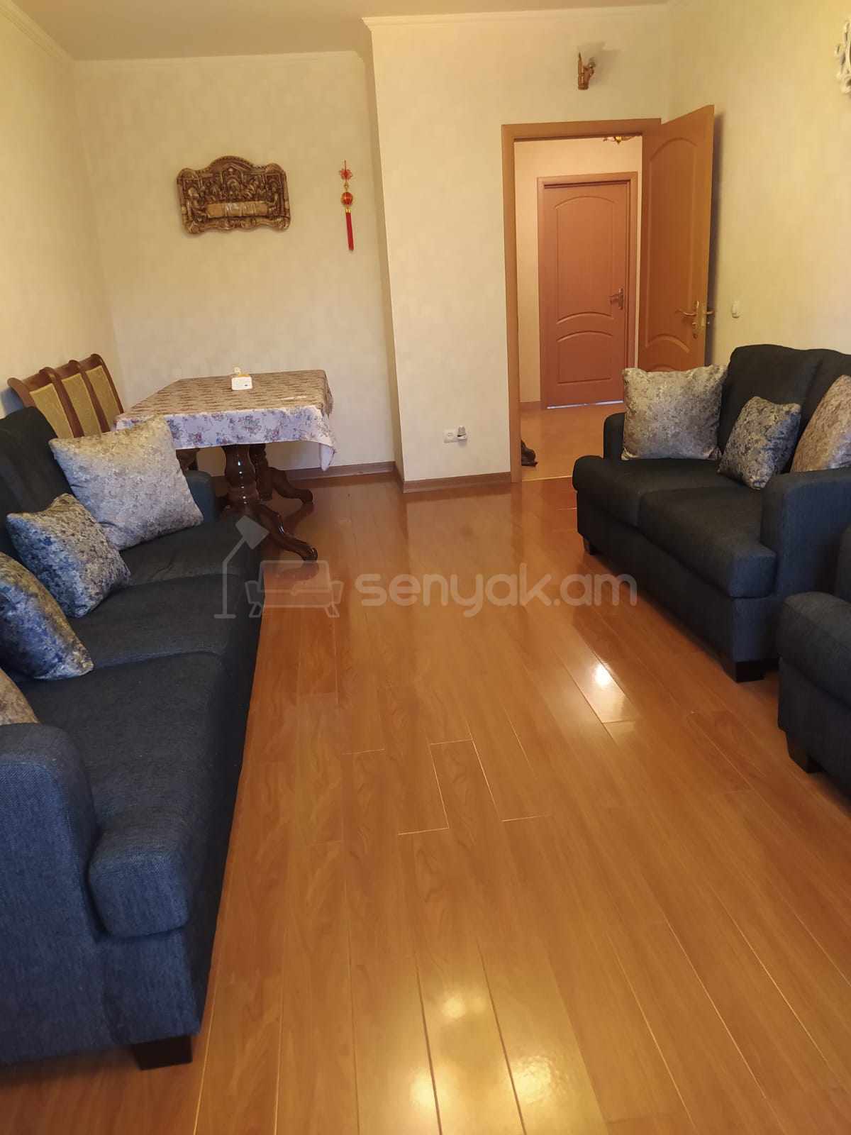 3 Սենյականոց Բնակարան Քարե Շենքում, 80քմ, 2/5 հարկ, Նորմալ Վիճակում, Կահավորված