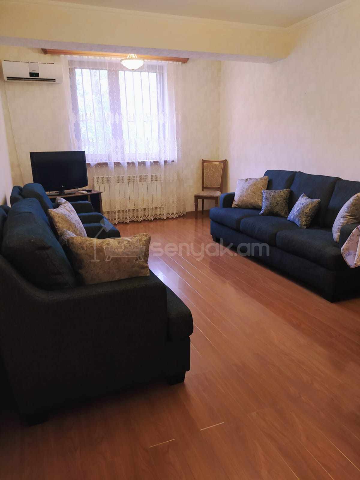 3 Սենյականոց Բնակարան Քարե Շենքում, 80քմ, 2/5 հարկ, Նորմալ Վիճակում, Կահավորված