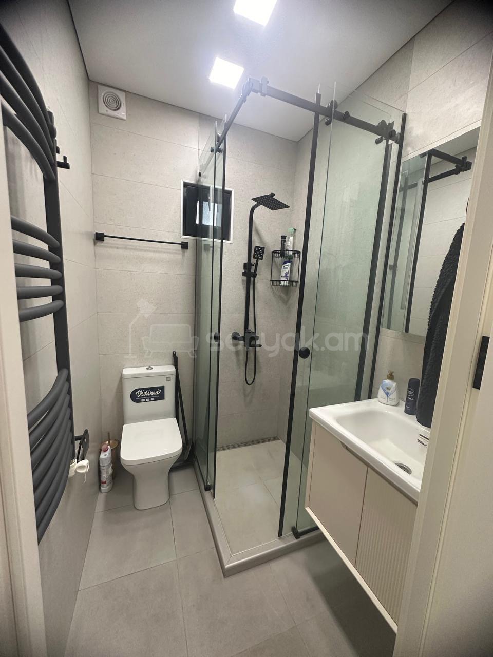 2 Սենյականոց Բնակարան Քարե Շենքում, 30քմ, 1/5 հարկ, Դիզայներական Վերանորոգված